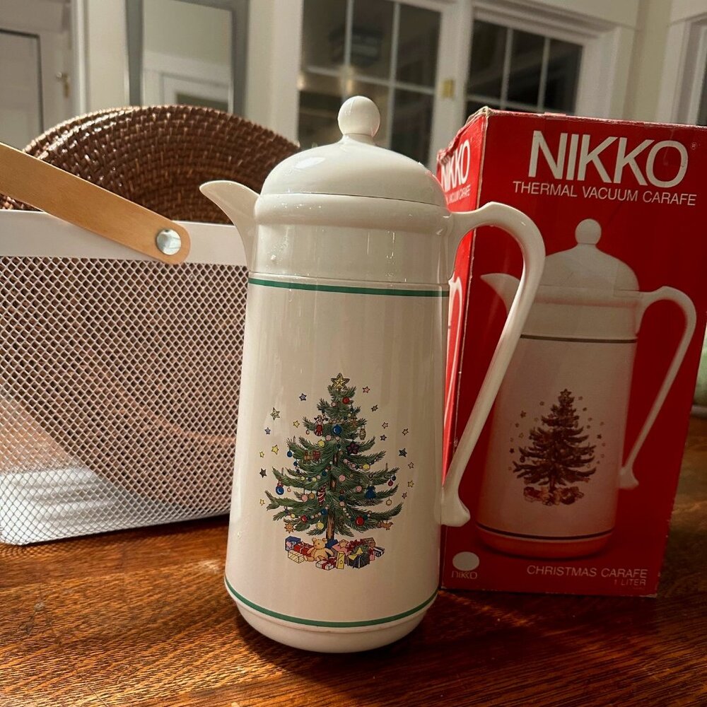 Nikki Christmastime Thermal Vacuum Carafe